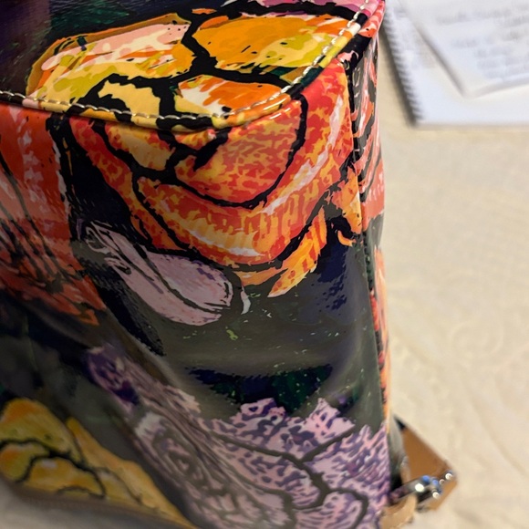 Gorgeous Everleigh Consuela Vibrant Floral Downtown Crossbody Bag - Picture 6 of 7